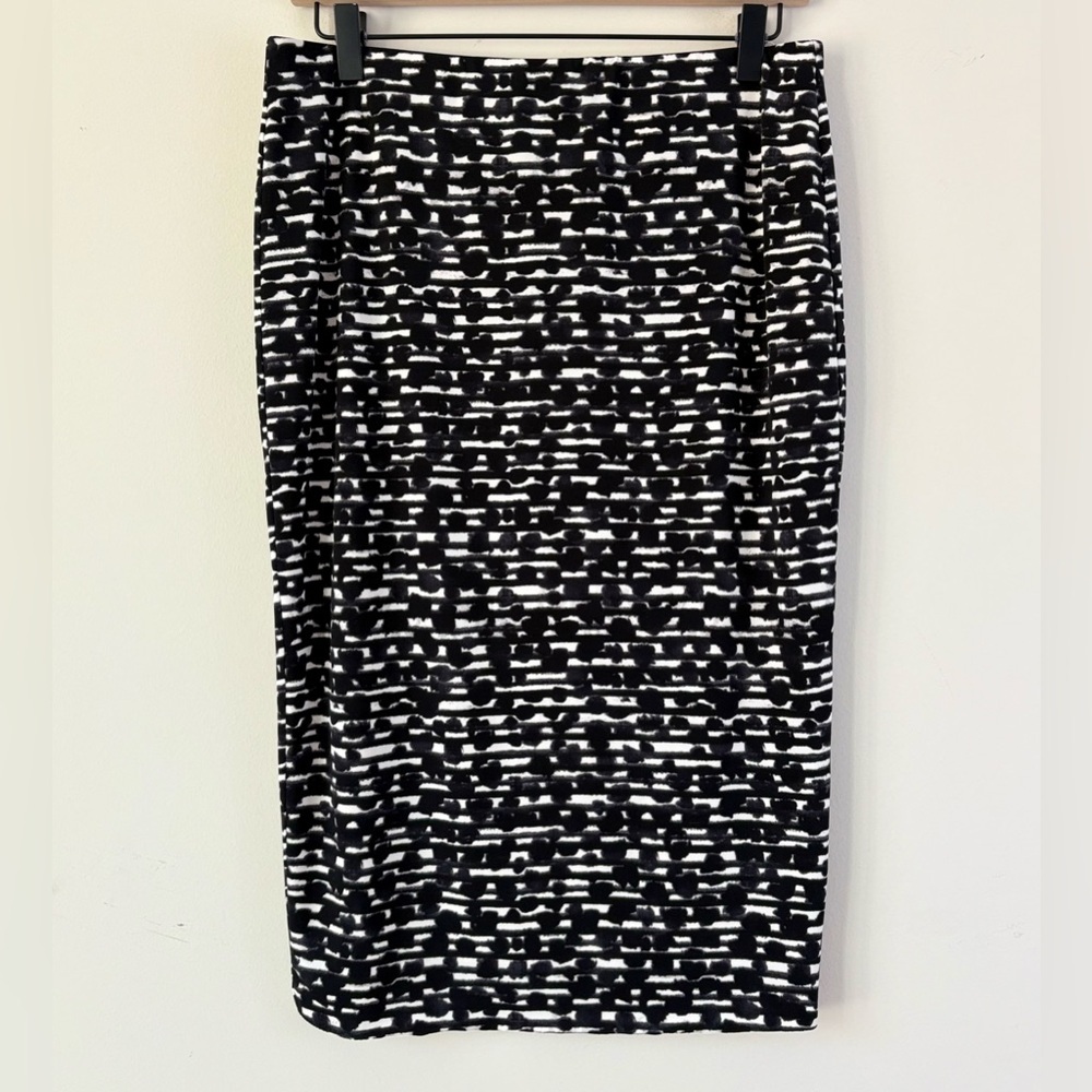 New! Vince Camuto Patterned Skirt